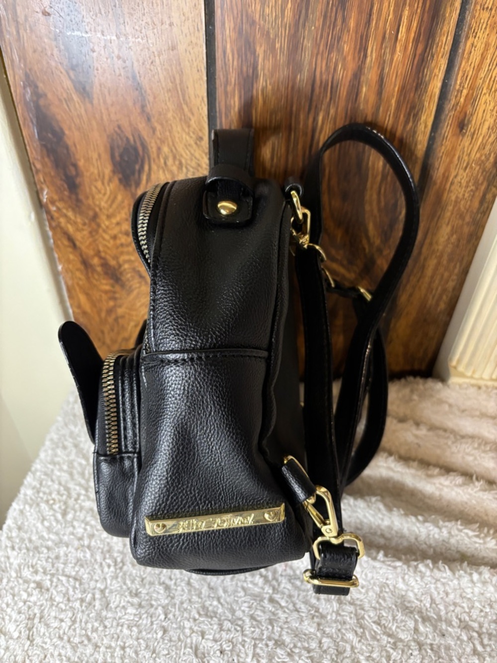 Betsey Johnson Dog Face Mini Backpack for Pets Lovers Black/White - Picture 3 of 7